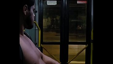 Tes&atilde_o no onibus