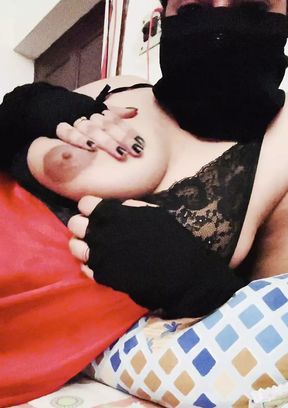 Desi bhabi showing her big boobs..anyone want?