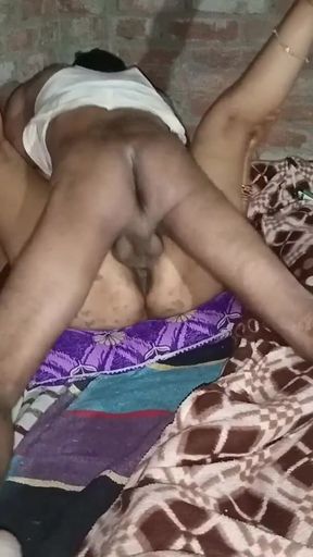 Pyasi bhabhi ki chudai   Clip 1