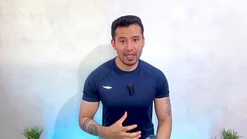 Hombre Cuabano hetero dotado de 25cm permite que masajista de pies le de sexo oral hasta venirse en su boca! Relato sexual