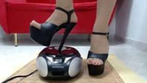 crush a brandnew radio with platform highheel sandals and woooden sandals