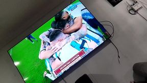 dios mio gracias que suerte !!! estreno a mi amiga y tuvo que pagar penitencia sexual por apuesta en la final. y lo mejor se dejo grabar !!!