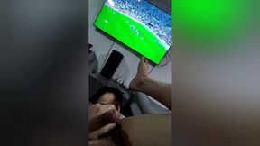 dios mio gracias que suerte !!! estreno a mi amiga y tuvo que pagar penitencia sexual por apuesta en la final. y lo mejor se dejo grabar !!!