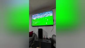 dios mio gracias que suerte !!! estreno a mi amiga y tuvo que pagar penitencia sexual por apuesta en la final. y lo mejor se dejo grabar !!!