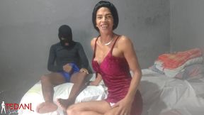 daniela santos recebe a visita do seu vizinho boydotado97 e ele acaba querendo e metendo muito nela bem gostosinho.