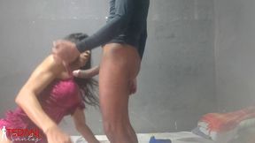 daniela santos recebe a visita do seu vizinho boydotado97 e ele acaba querendo e metendo muito nela bem gostosinho.