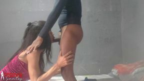 daniela santos recebe a visita do seu vizinho boydotado97 e ele acaba querendo e metendo muito nela bem gostosinho.