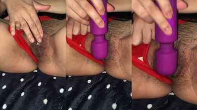 Garota se masturbando, batendo siririca com vibrador (magrinha mascarada amadora)