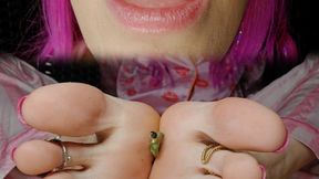 Giantess Vicky wants to have fun with you: Shrinking Fetish, Giantess, Vore, Mouth Fetish- 4k