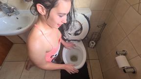 Human Toilet Girl Gets Her Face Soaked with Piss Over the Toilet
