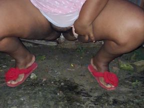 BBW STEPMOM PISSED IN PUBLIC SHOWING HER HUGE PUSSY TO EVERYONE