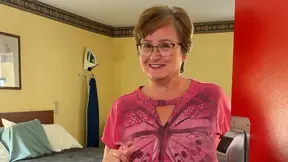 This hotel hookup with a mature woman gets nasty when she begs for a deep fill