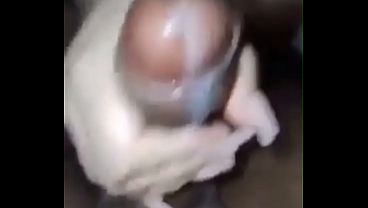 Deixei ela sair sozinha com um macho do site, quando ela me chegou me contou os detalhes como foi a foda