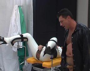 Kinky rubber fucking on the gynchair