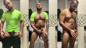 amanheceu de pau duro e com tesao, so gozando para aliviar