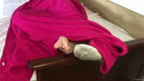 ONE DIRTY WHITE SOCK UNDER BLANKET - MOV HD