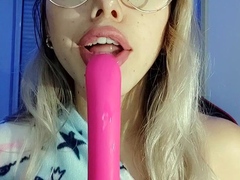 Hot amateur teen girl toying and fingering on webcam