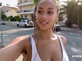 Heißer Ausflug in ein Schnellrestaurant mit Naomi
