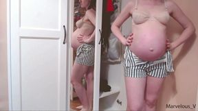 Watch this kinky pregnant mommy trying on tight clothes & big pregnant belly