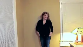 Busty blonde Laura gives a randy sloppy deepthroat