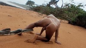Ladysilva on the beach full of horny rubbing her hot ass on a big cock