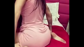 Pulsando a bunda gostoso na cama