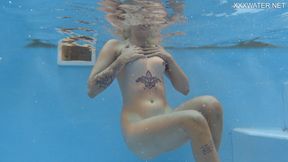 Mimi Cica &ndash; hottest babe shows naked body underwater