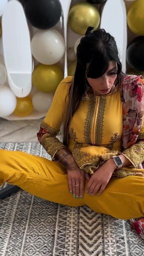 Aaliyah Yasin Gets Horny Whilst Waiting for Her Guests