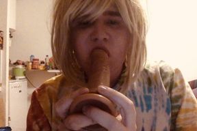 BifloXXX crossdresser sucks and deepthroat dildo