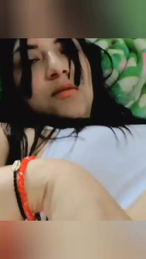 WHENEVER I DO TIK TOK I WARM UP, WHOEVER ACCOMPANIES ME I&#039;M ALONE AT HOME
