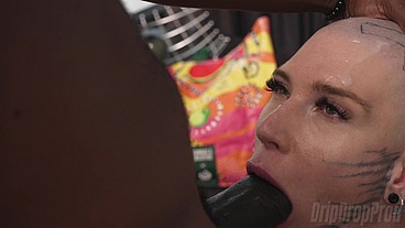 TigerBabeX Likes Sucking & Having Him Cum on Her Bald Head!!