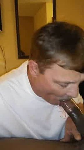 ANOTHER GRINDR HOTEL HOOKUP