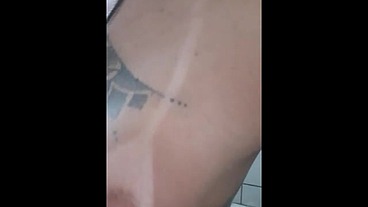 Sabrina Prezotte, Travesti gozando no banheiro do hotel de estrada