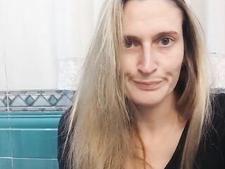 Blond Pissing