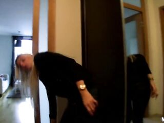 Public Pickups - Large Tit Czech Mia Hotty Widens Legs & Gets Twat Smashed by Martin for a Quick Mony