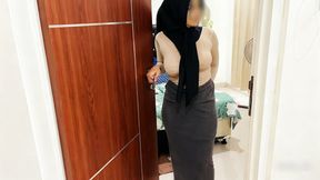 My Friend's Stepmother's Plump Hijab Is Very Seductive