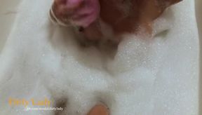 Big tits milf enjoys her foamy bath - Rate my sexy wet ass and boobs 4К