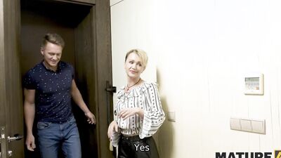 MATURE4K. Surprised mature tempted into quick sex with potential renter