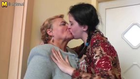 Old grandma fucked by young teenie