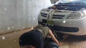 casada piranha dando a bunda gostosa pra o mecanico
