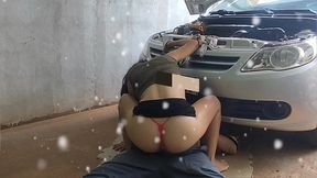 casada piranha dando a bunda gostosa pra o mecanico