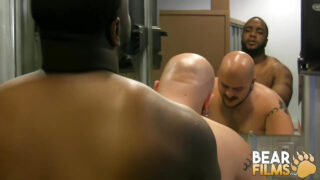 Film fetish hardcore tentang pria gemuk Tony Banks yang disetubuhi secara anal,