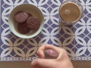 Colazione con biscotti ripieni di sperma
