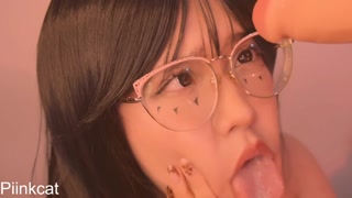 Horny girl wants to play with her fingers in her throat