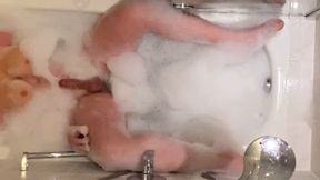 Shemale masturbating in the bathtub