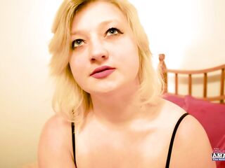 Festive Faiths Hope Gets A Hard Gift To Deepthroat And Milk!