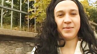 Entspanntes 18 Year Old spielt an Ihrer Fotze rum