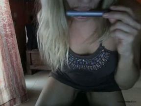 Stunning amateur blonde beauty flashes her pussy on webcam