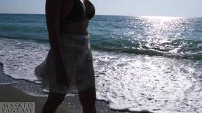 Womanizer made me cum so fast at the beach. What an intense clit sucking toy for my pussy