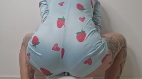 Giantess Chair Crush – Tiny Man Trapped Under My Butt & Fart Humiliation